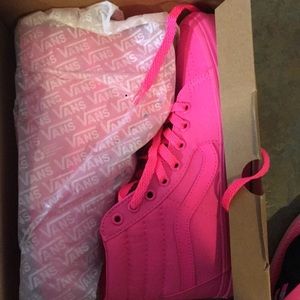 7.5 Vans only worn once! Women’s size 7.5/6Y size.